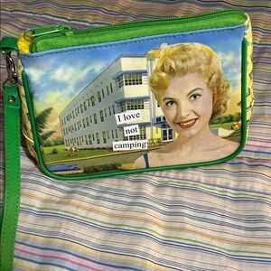 Green and‎ Yellow Women's Cosmetics Bag “I Love Not Camping”